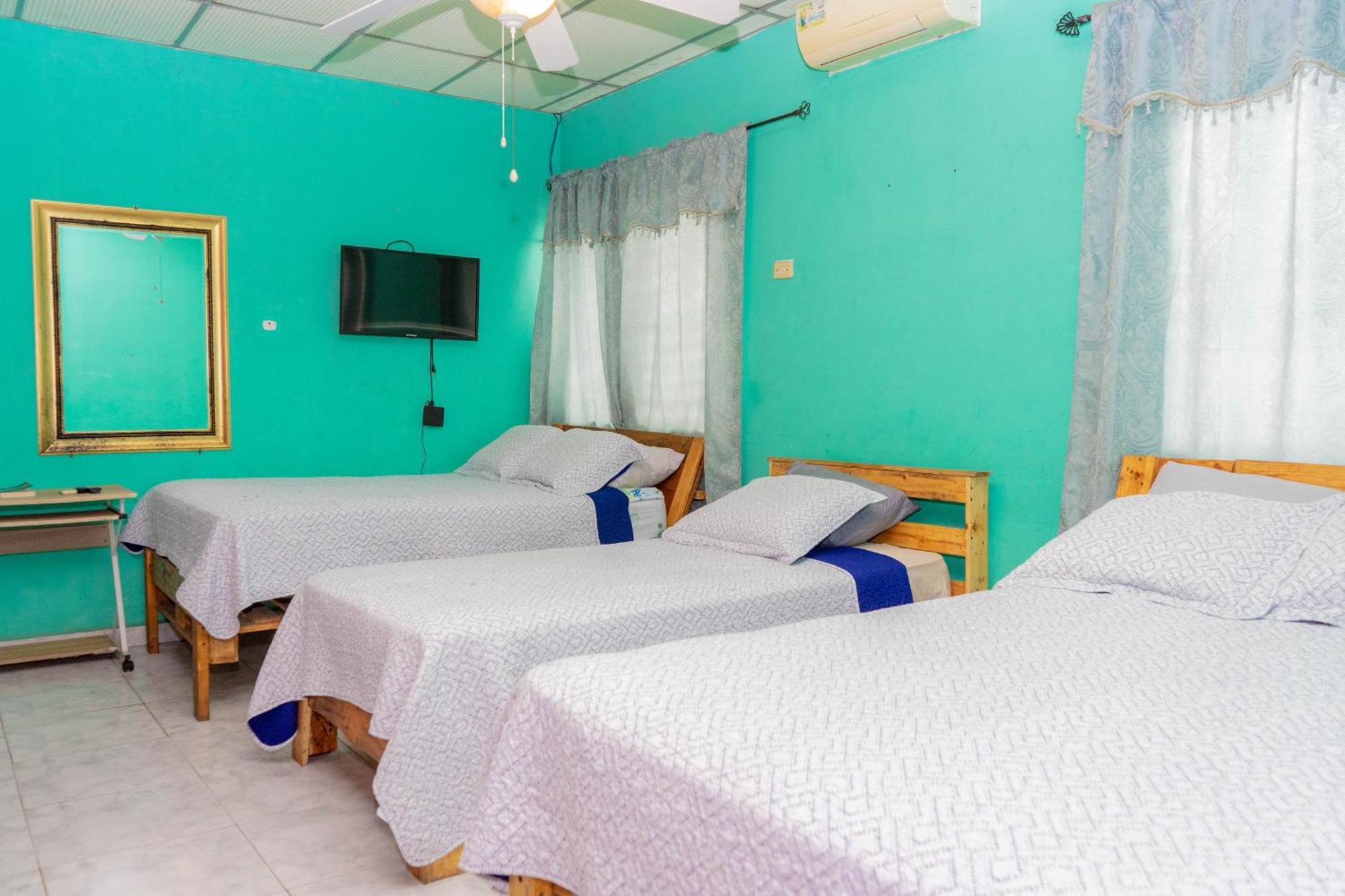 Hostal Familiar Argenal - David Esterno foto